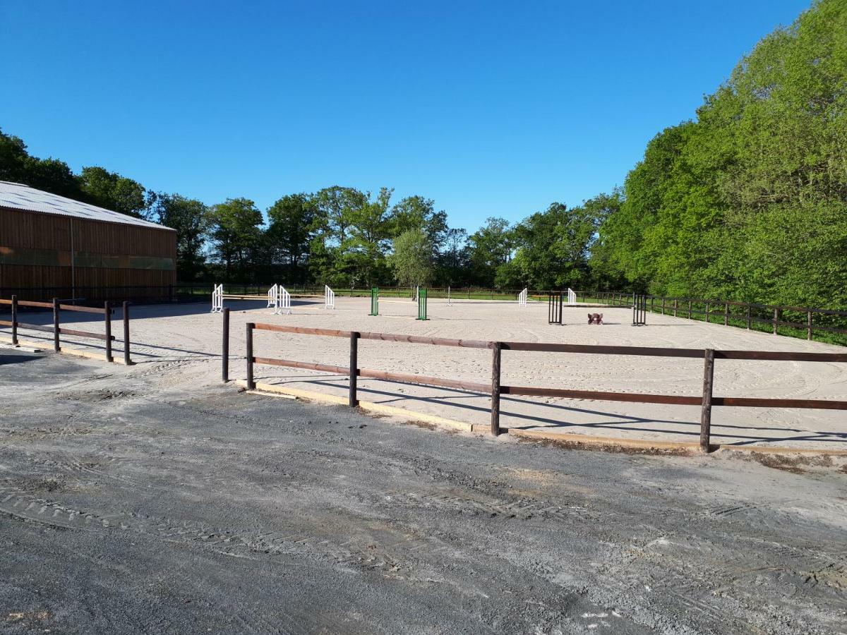 Gite Du Haras De Vales Moult Exterior photo