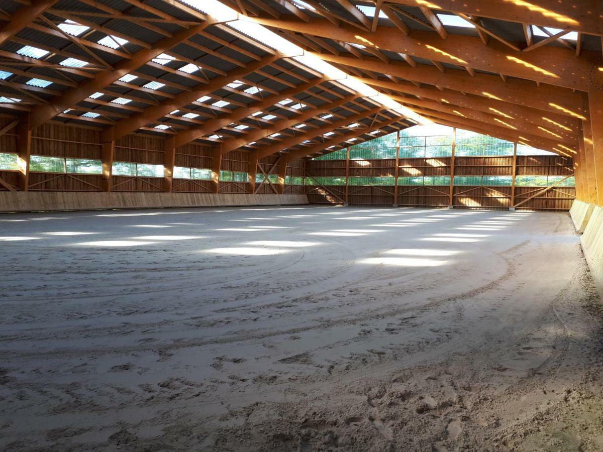 Gite Du Haras De Vales Moult Exterior photo