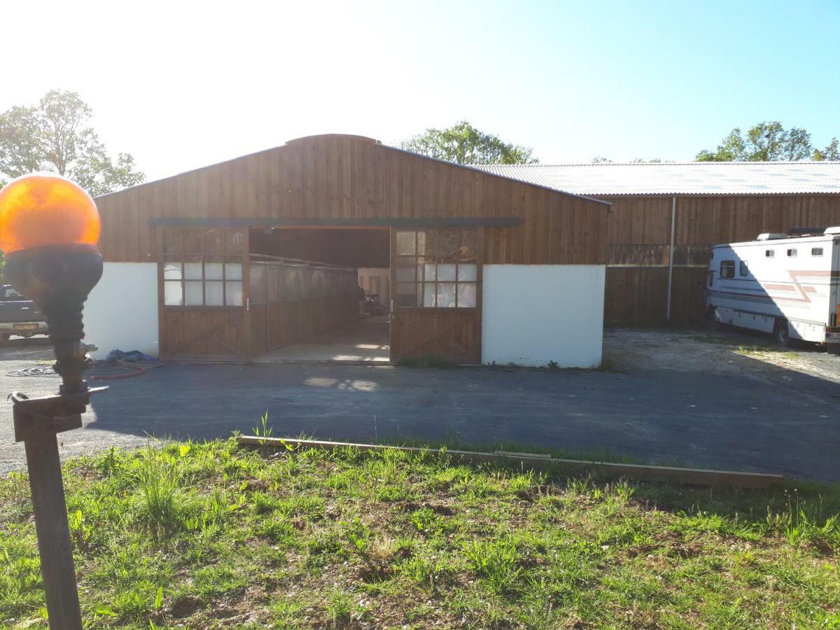 Gite Du Haras De Vales Moult Exterior photo